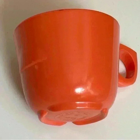 Set of 4 1970 Vanguard by Maplex Melamine coffee or tea mugs in pinky-orange - Picture 5 of 11
